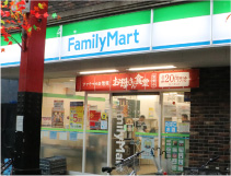 FamilyMart　花屋敷遊園地前店